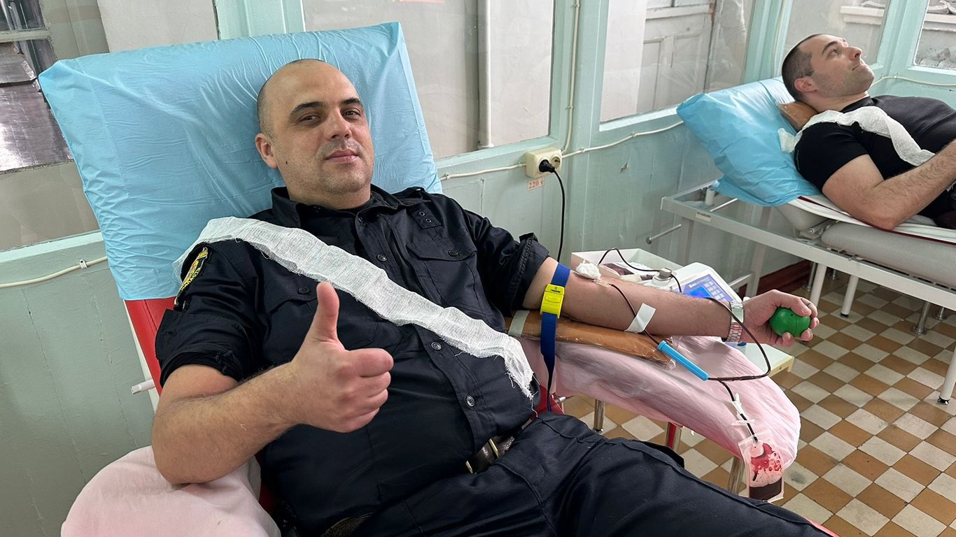 Поліцейські Одещини стали донорами крові для постраждалих жителів Херсона
