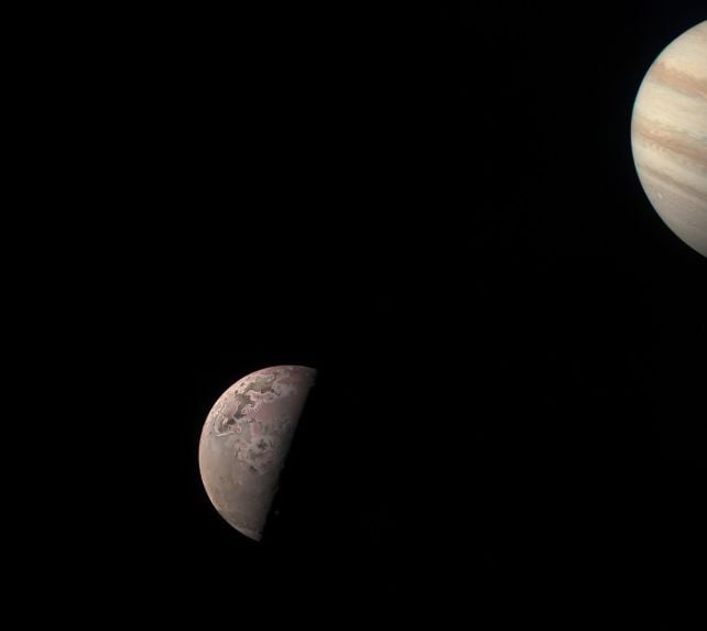 Юнона зробила нові вражаючі знімки супутника Юпітера Іо