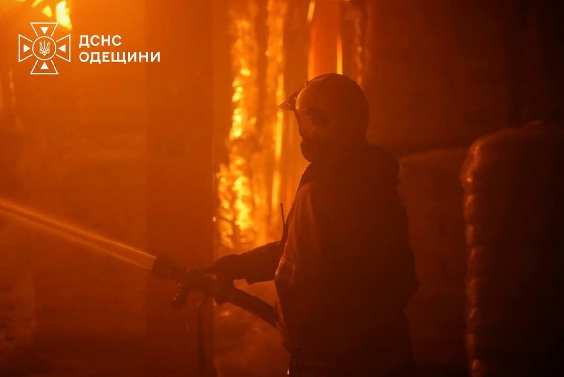 Одеса в диму через пожежу в області