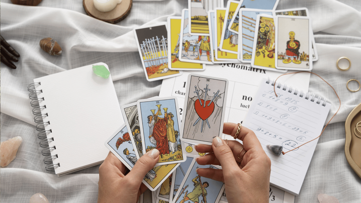 Любовный Таро-гороскоп на 13-19 апреля 2026: какие знаки Зодиака найдут любовь