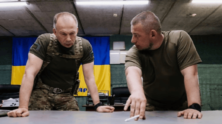 Украинские защитники превратили в металлолом гору вражеской техники — Сырский показал видео - 285x160
