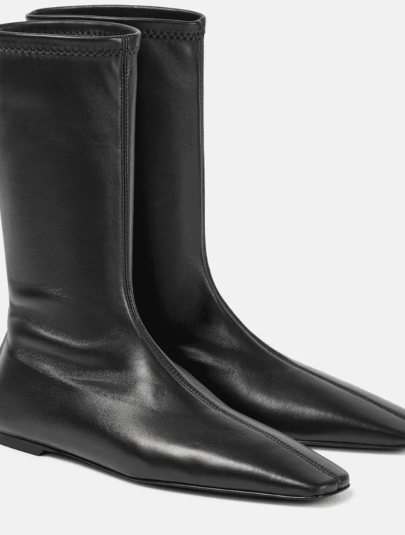 Оригінальні носки в чоботах саме те, що треба