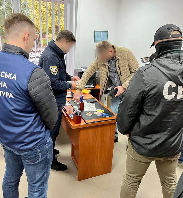 Следователи задержали заведующего вузом в Ужгороде на получении взятки