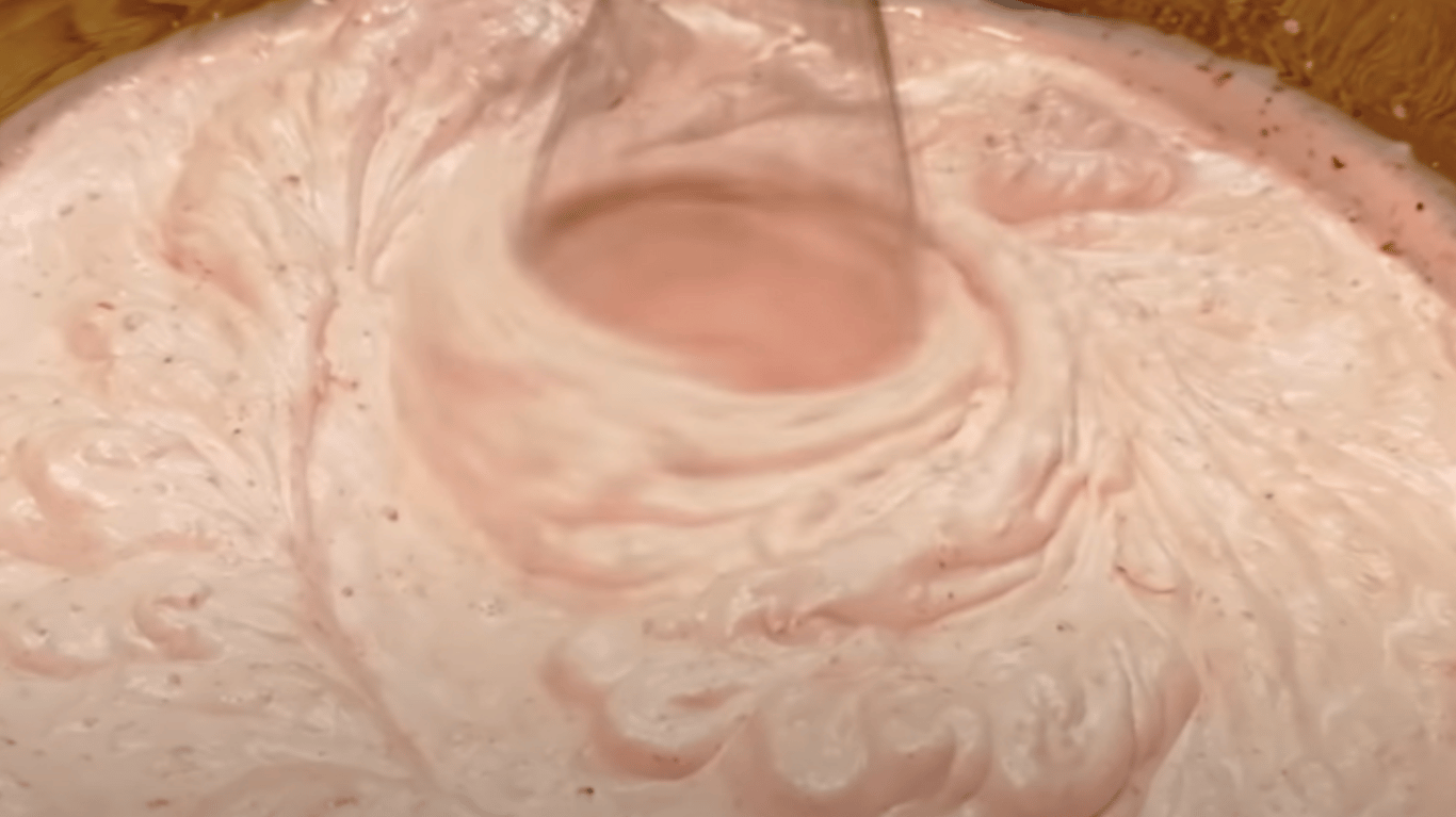 літній десерт з полуницею всього з трьох простих інгредієнти