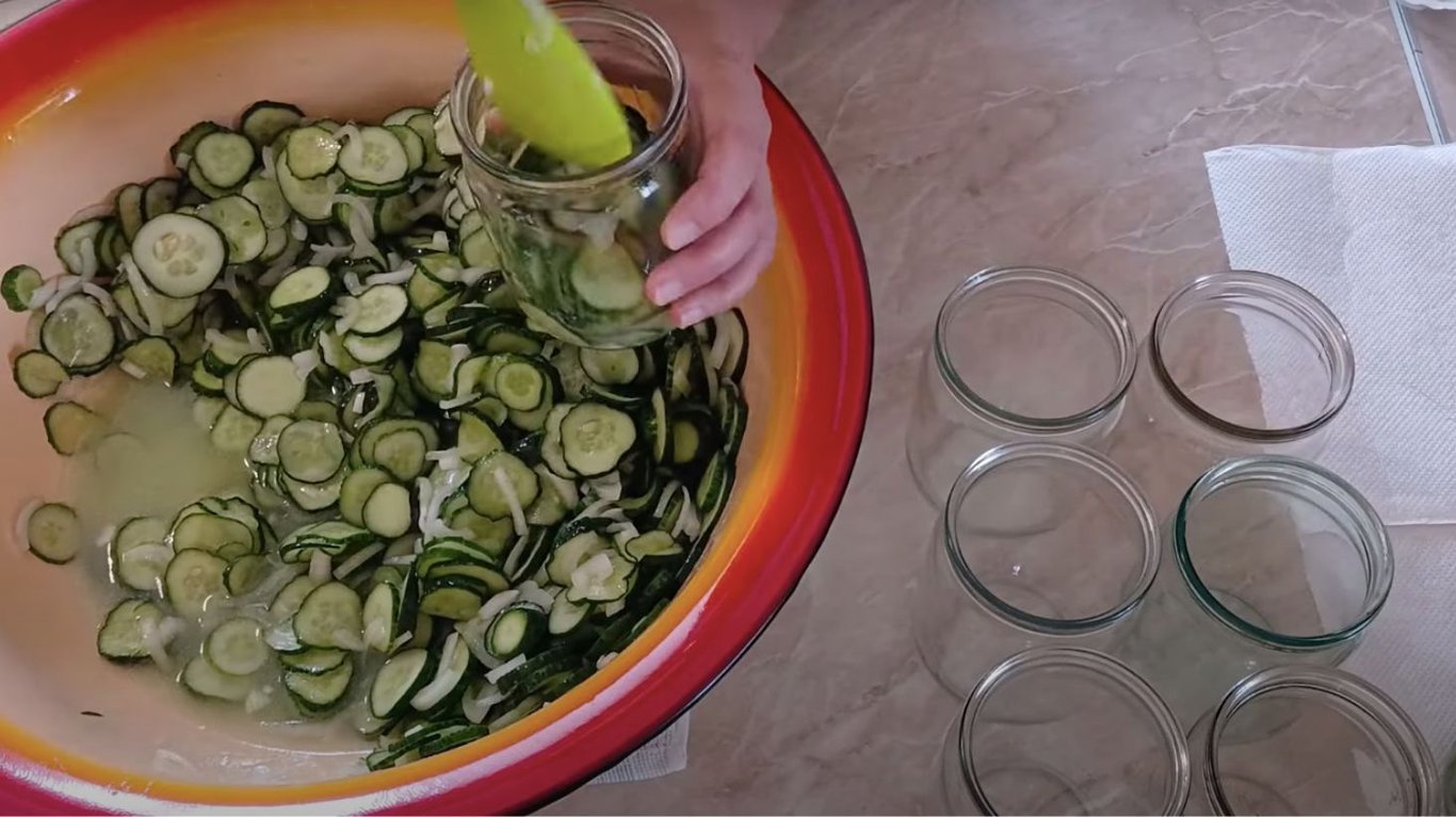 рецепт салата из огурцов на зиму