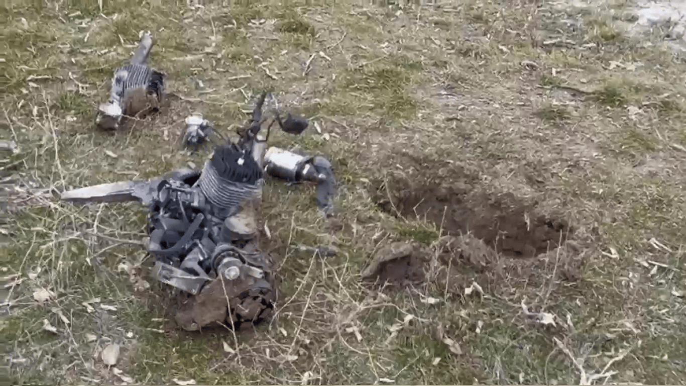 Военные показали последствия ночной дроновой атаки на Измаильский район - фото 3