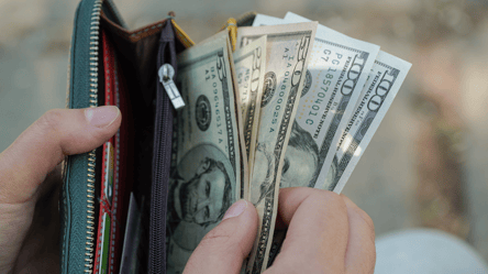 Скільки треба заплатити за 1 000 доларів в Україні - 290x160