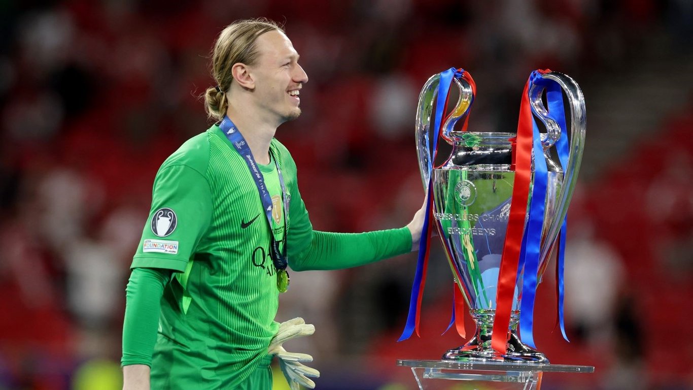 Після фіналу Ліги чемпіонів дружина Сафонова з'явилася з прапором РФ