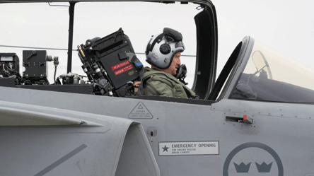 Швеция готова предоставить Украине истребители и помощь - 285x160