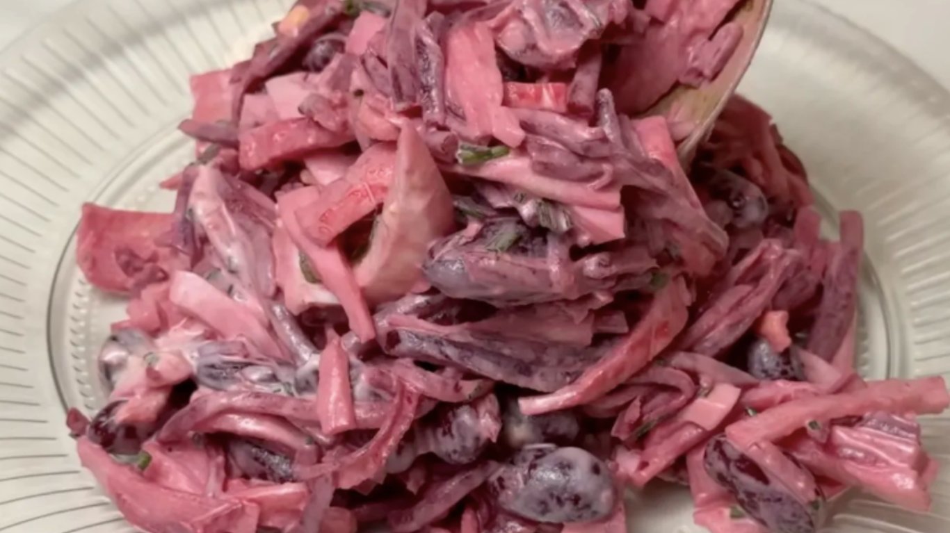 рецепт салату з буряком, квасолею та крабовими паличками