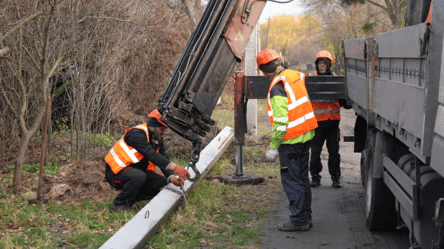 Росіяни атакували енергетичні обʼєкти України — де немає світла - 285x160