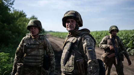 Справжні герої: Зеленський поділився вражаючими світлинами захисників України - 285x160