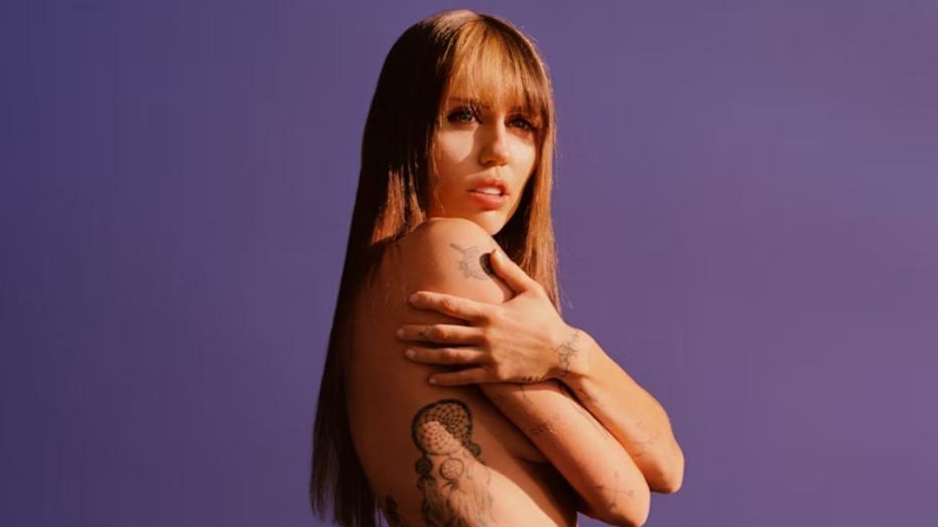 Майлі Сайрус у міні та сітці на голе тіло знялась у відвертій фотосесії