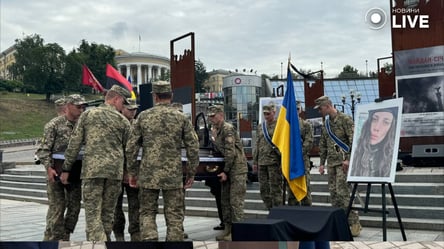 На Майдані Незалежності проходить прощання із військовослужбовицею Шурою Рязанцевою - 285x160