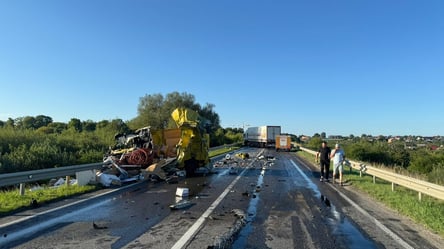 Моторошна ДТП біля Львова — стало відомо про загиблих - 285x160