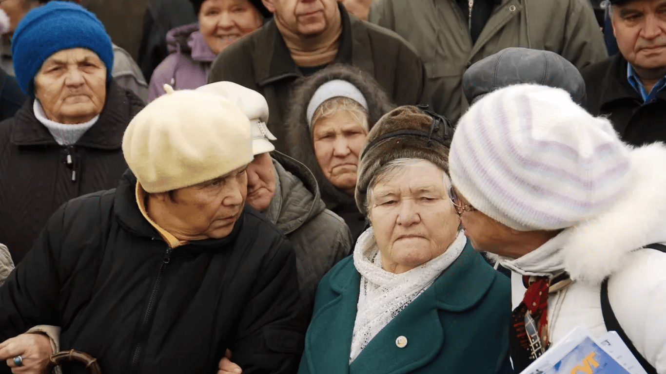 Отряды Путина — враг мобилизует пенсионерок в ряды агитаторов на ВОТ