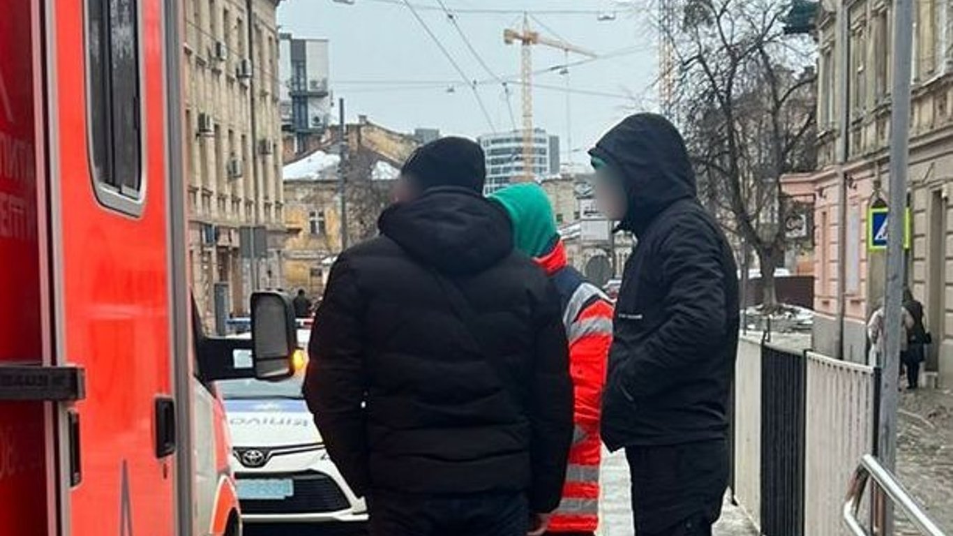 У Львові карета швидкої допомоги збила жінку