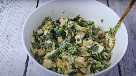 Рецепт весеннего быстрого салата со щавелем — вкусно и полезно - 285x160