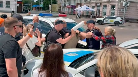 Женщина укусила полицейского во время похорон: приговор суда - 285x160