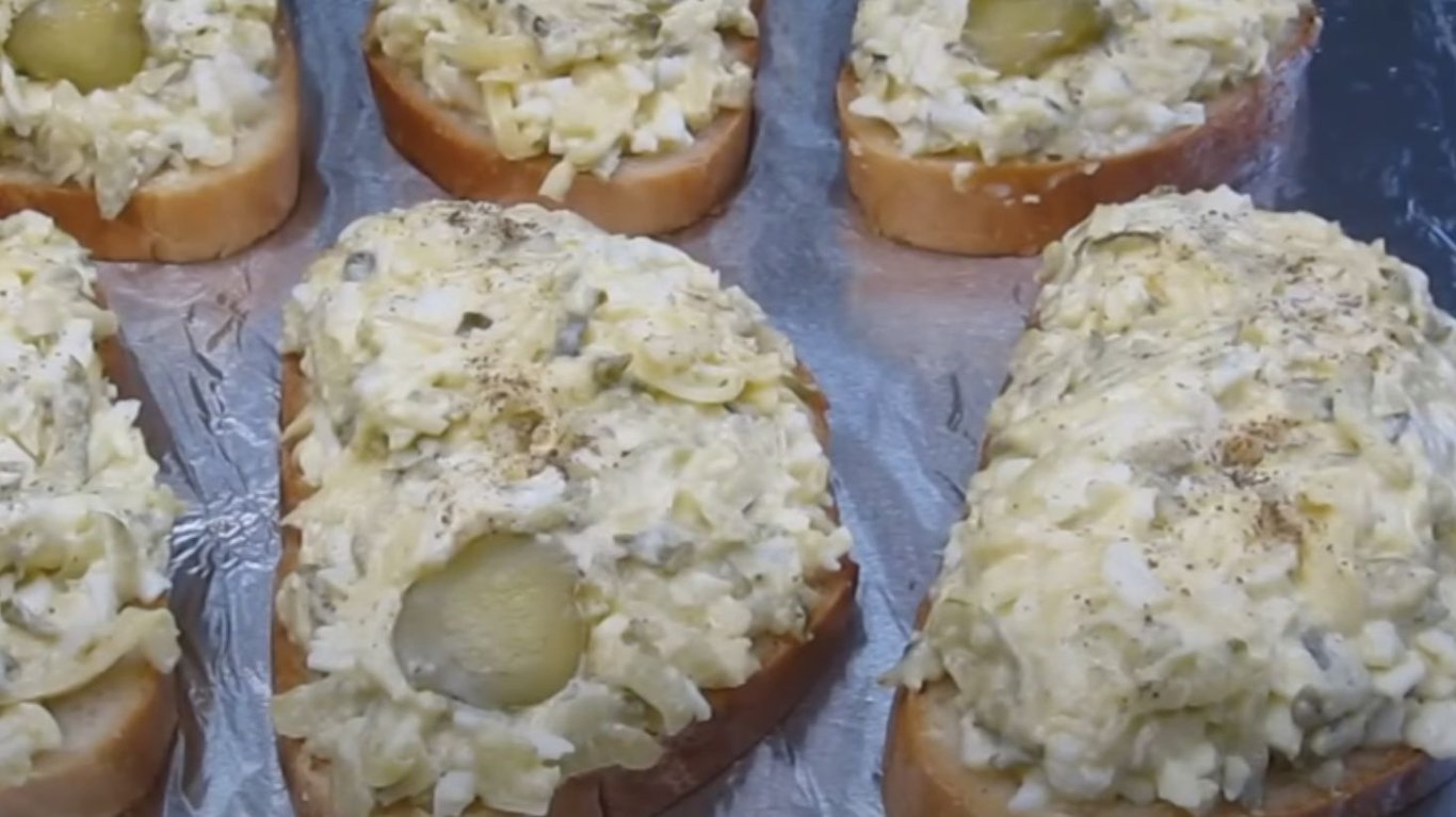 гарячі бутерброди на сніданок без ковбаси