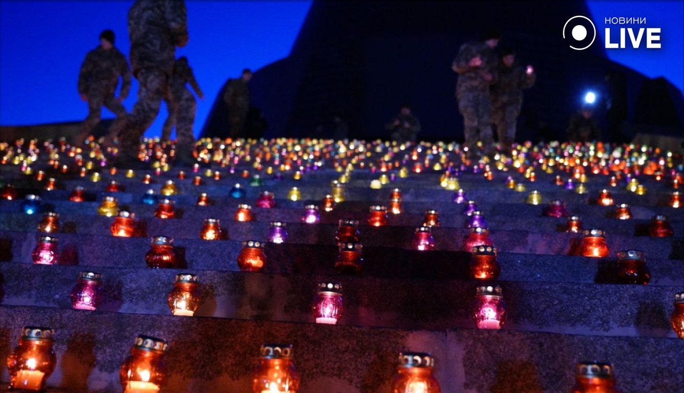 Возле Родины матери акция