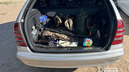 Багажник набит гранатами и патронами — в Киеве задержали мужчину за продажу оружия и боеприпасов - 285x160
