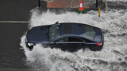 Як безпечно керувати машиною під час зливи — дев'ять важливих порад - 290x160