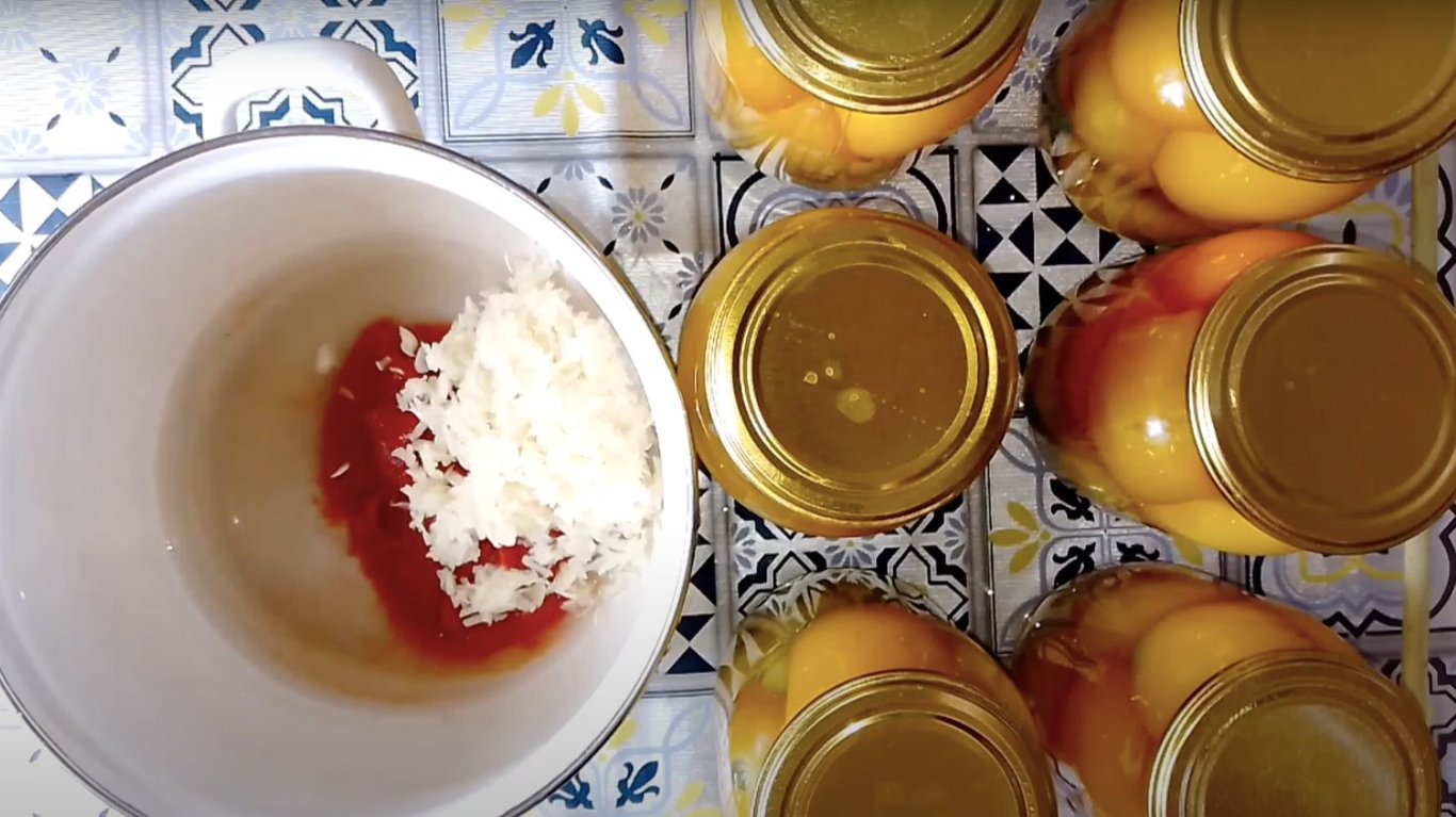 помідори на зиму з хріном у власному соку 