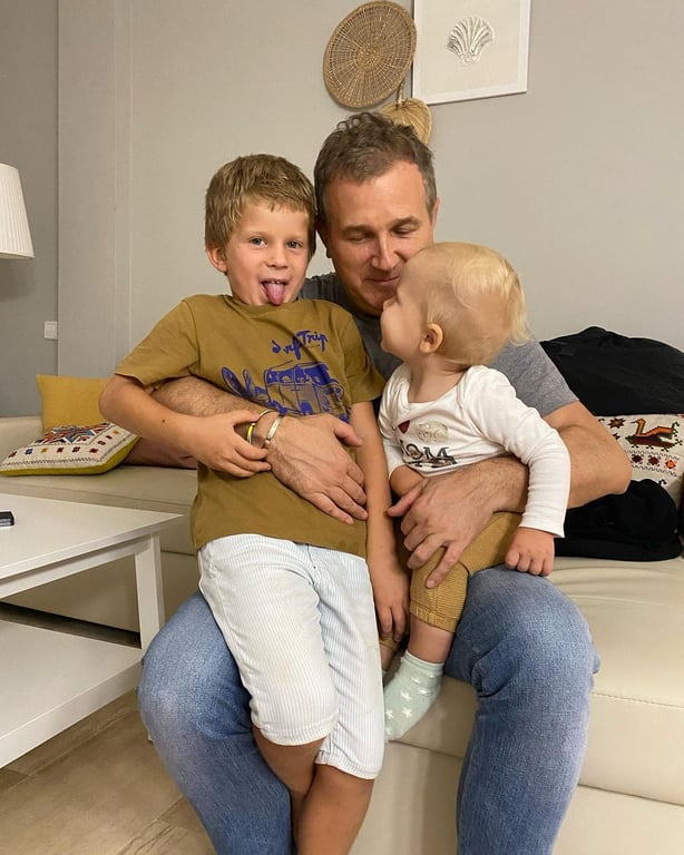 Осадча зачарувала мережу ексклюзивними фото молодших синів - фото 7