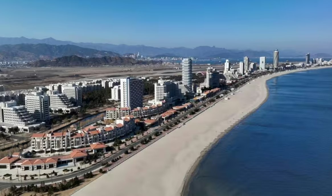 КНДР планує відкрити курорт для туристів - фото 1