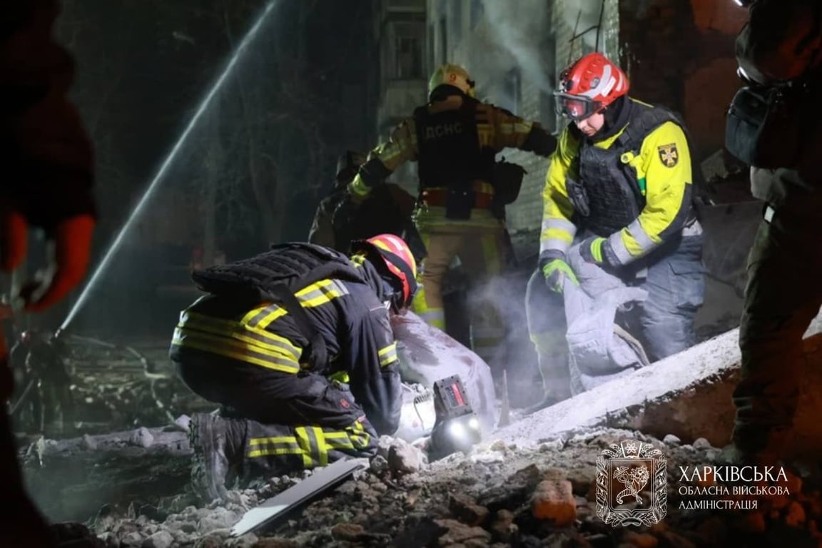 РФ завдала удару по багатоповерхівці в Харкові