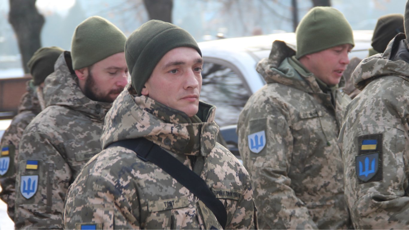 Кого з українців можуть мобілізувати, але на фронт не заберуть — повний список