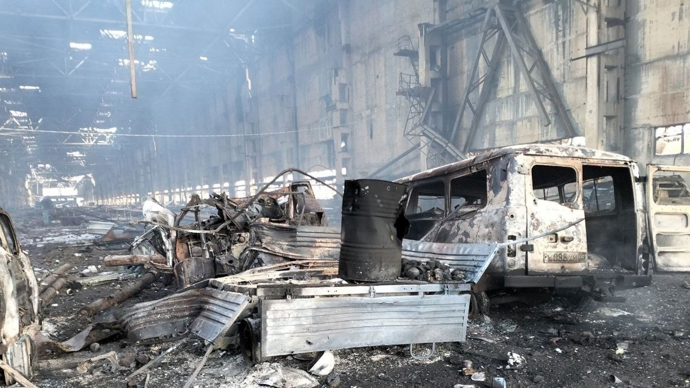 В Донецкой области украинские дроны "Баба Яга" полностью уничтожили автостоянку оккупантов