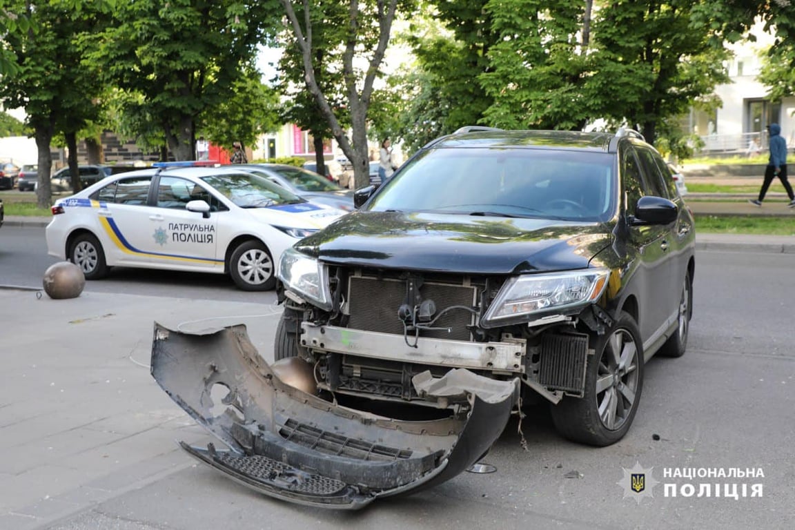 У Черкасах пожежна машина зіткнулась з тролейбусом 