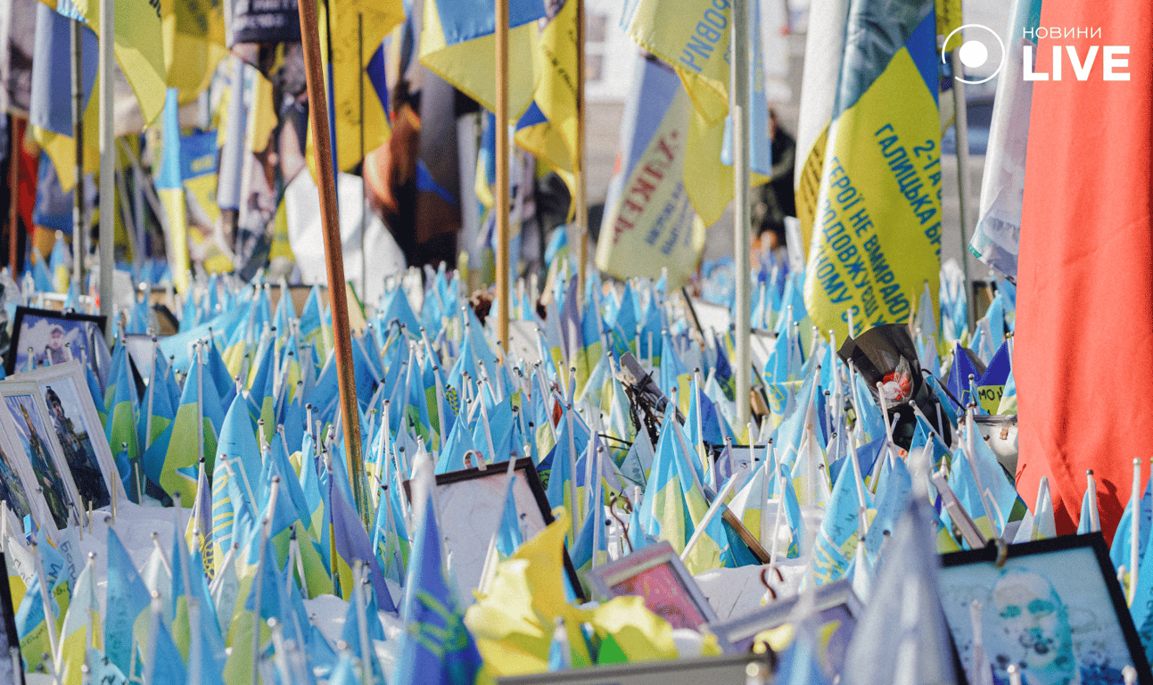 Українці згадують героїв війни на річницю вторгнення Росії