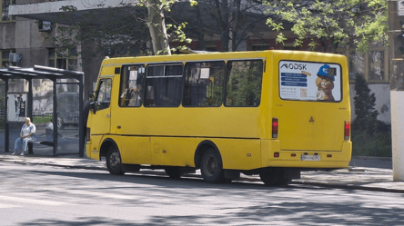 Іржа, бруд і дірки: одеська активістка розкритикувала маршрутки - 290x166