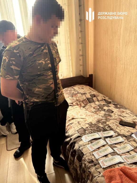 ДБР викрила поліцейського на схемі ухилення від мобілізації - фото 1