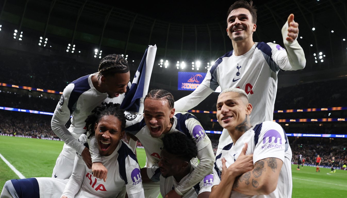 Хави Симонс