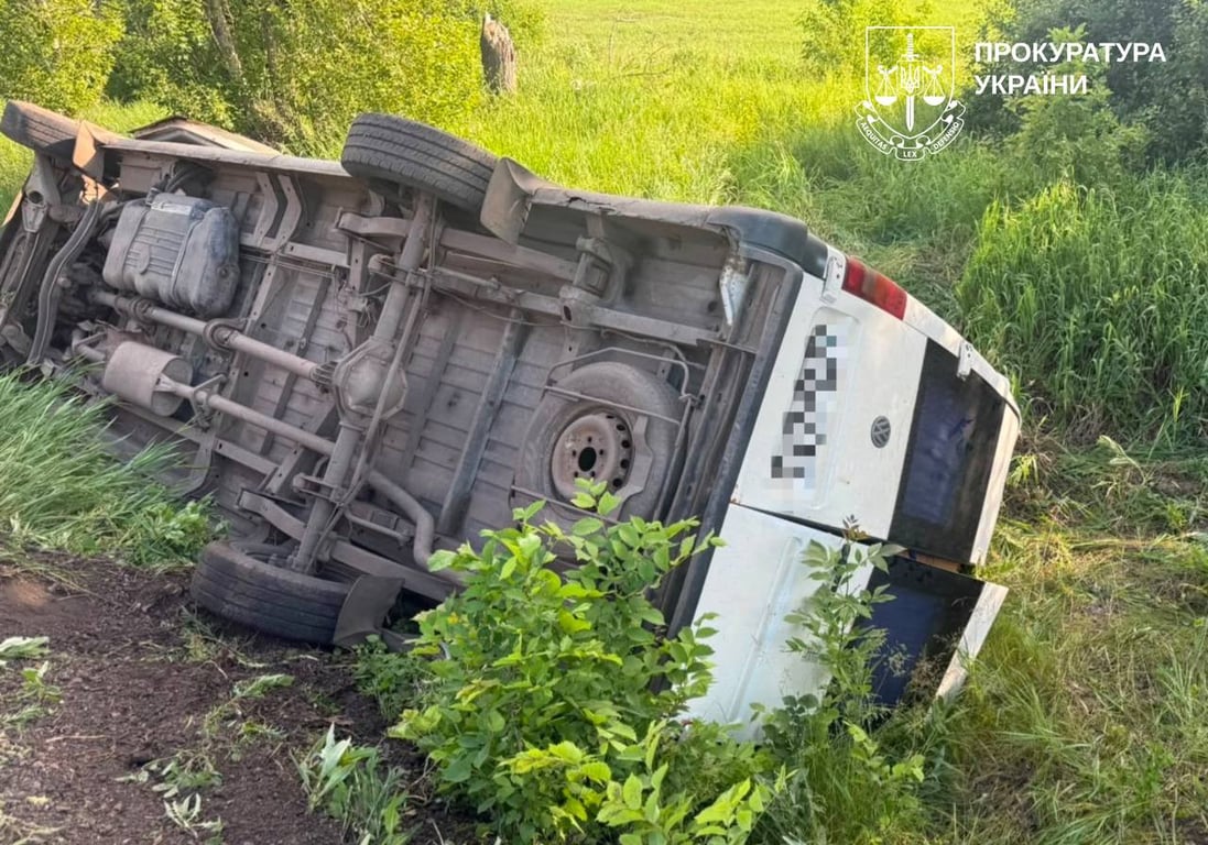 На Харківщині перекинувся автобус із школярами та вчителями - фото 1