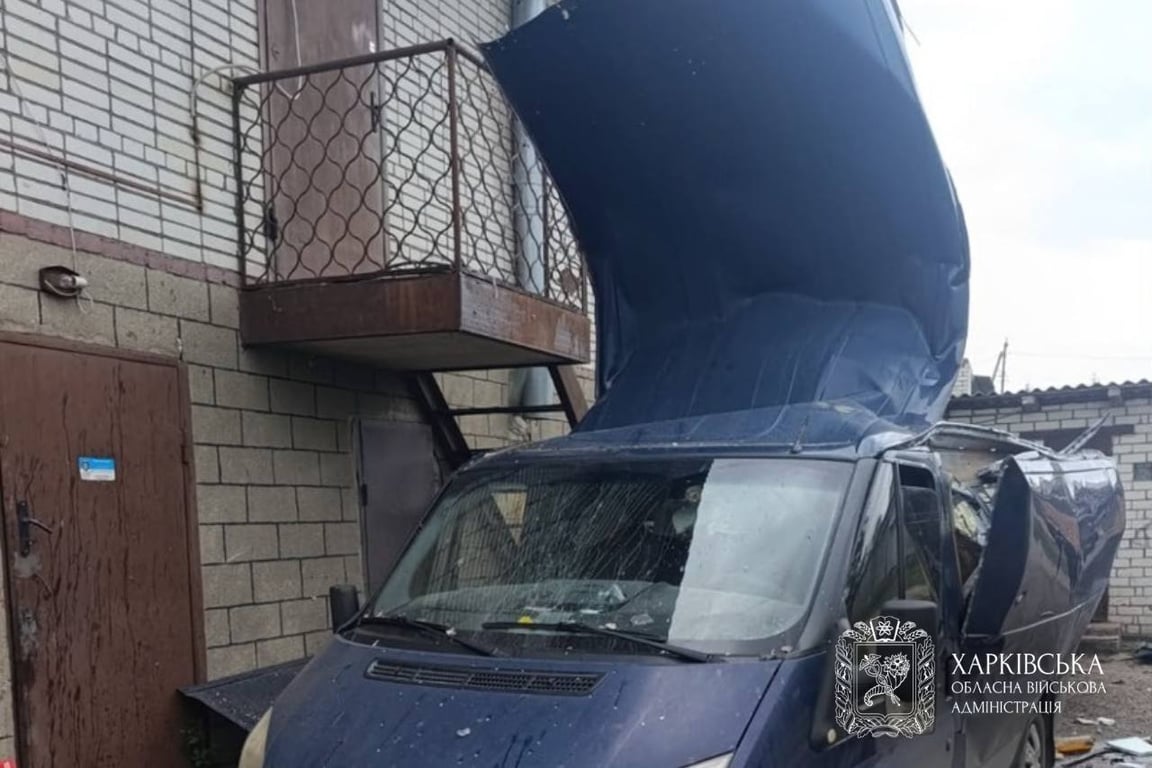 Понівечений автомобіль після російської атаки на Харківщину	