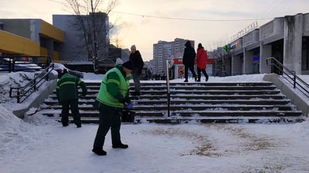 Киев продолжают расчищать от снега — какой объем работ - 285x160