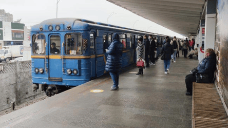 Оманлива зарплата та сексизм — що відомо про роботу в метро Києва - 285x160