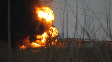 СБУ поразили нефтетерминал в порту Туапсе в РФ: горит 15 часов - 304x171