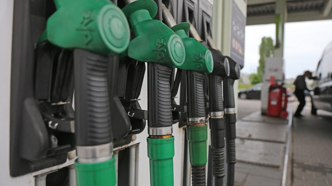 Депутат Железняк назвал, кто в Украине производит нелегальный бензин