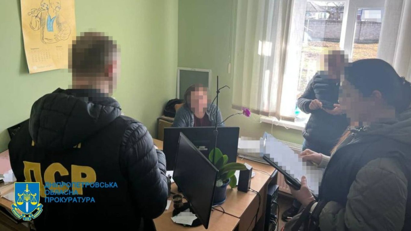 В Днепропетровской области поймали на взятке двух чиновников горсовета