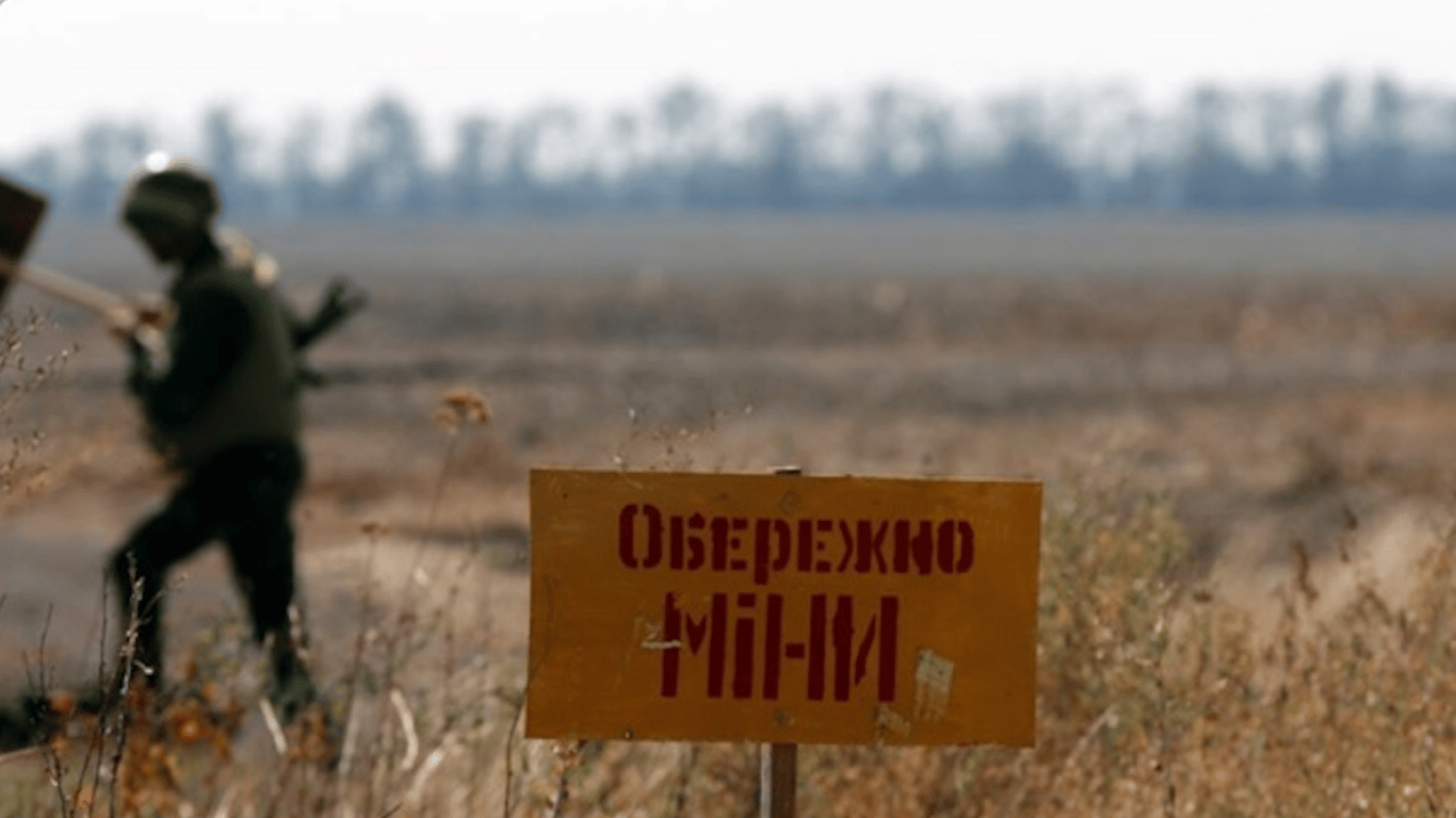 В Харьковской области мужчина подорвался на мине: в каком он состоянии