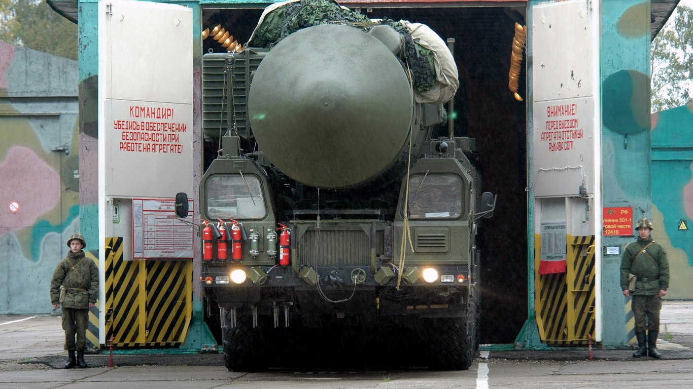 Росія доставила ядерну зброю у Білорусь: відповідь Вячорки