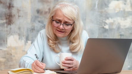 Пенсия в 65 лет — что делать, если не хватает страхового стажа - 285x160