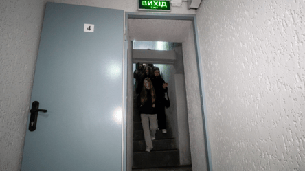 Сміття та зламані двері: який вигляд має укриття в Києві - 290x166