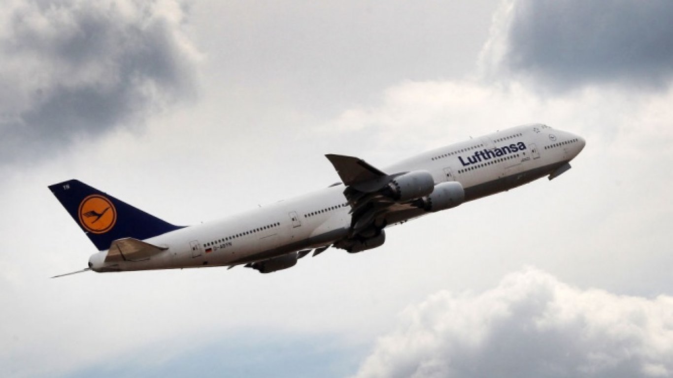 Літак Lufthansa потрапив у страшну турбулентність — семеро людей опинилися у лікарні